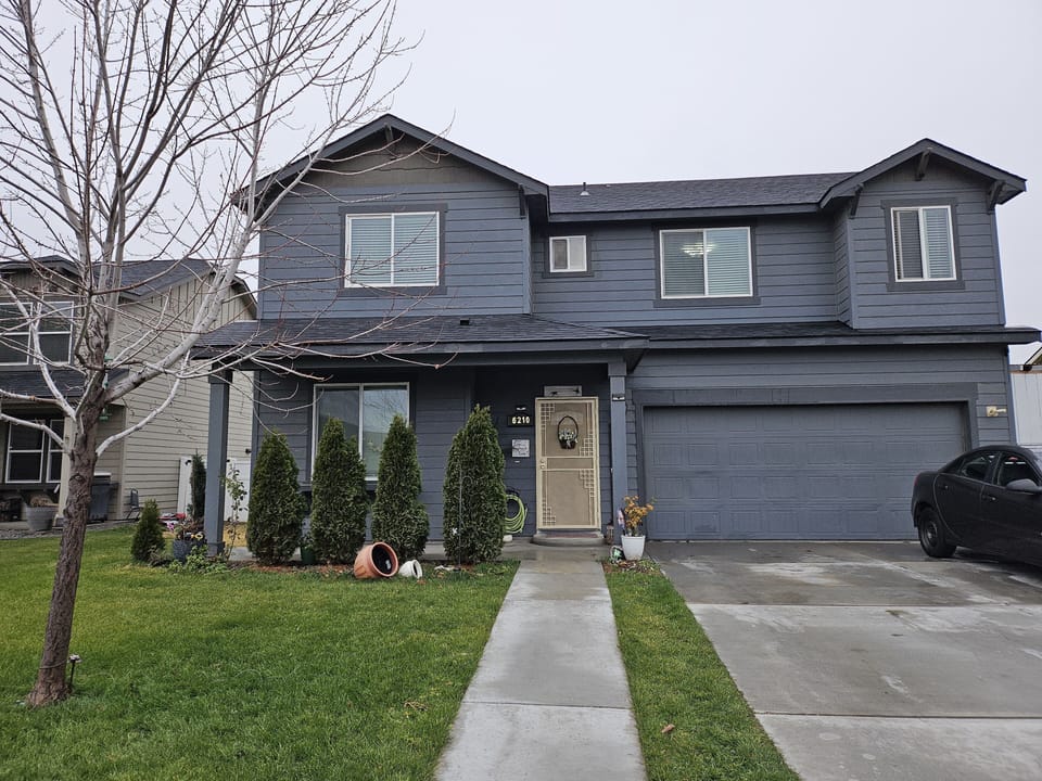 residential home front view.