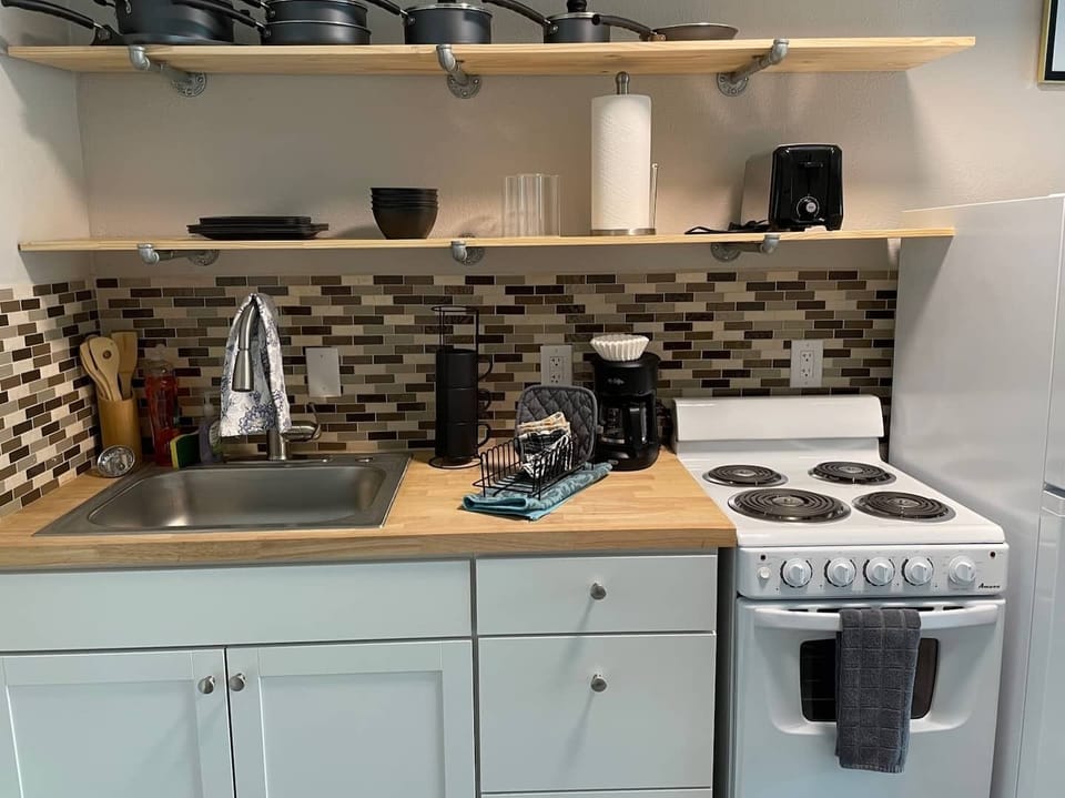 Full Kitchen.