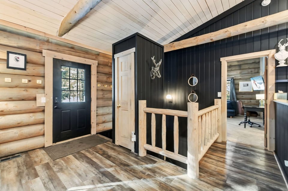 Downstairs Retreat — Head down for a second level of comfort—rec room fun and guest suites made for restful nights. 🏔️🛏️