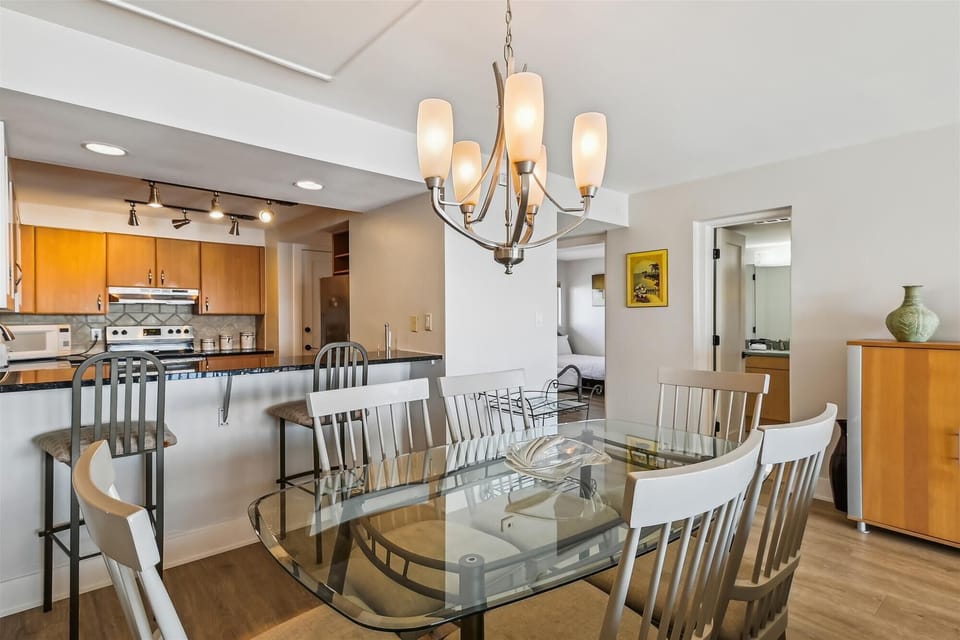 Dining table seating
