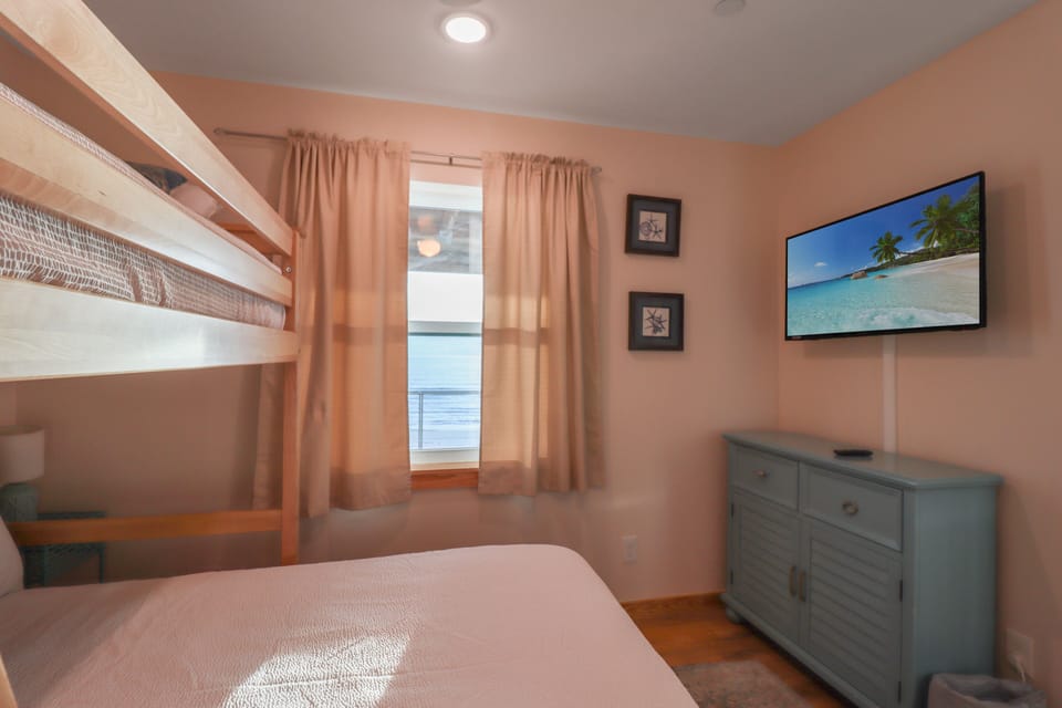 Bedroom 3 with TV