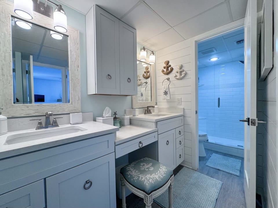 Master Suite Bath with Walk In Shower