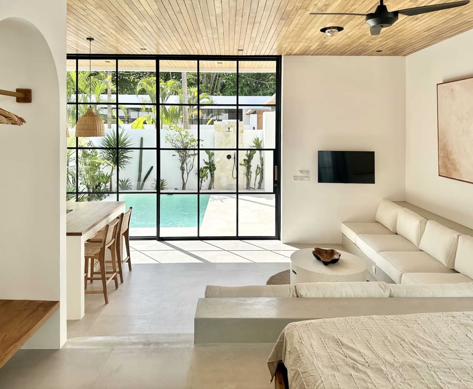 Living area with a Tv and a pool view