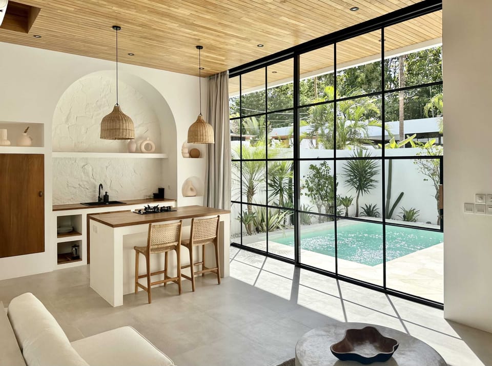 Fully equipped kitchen and living room