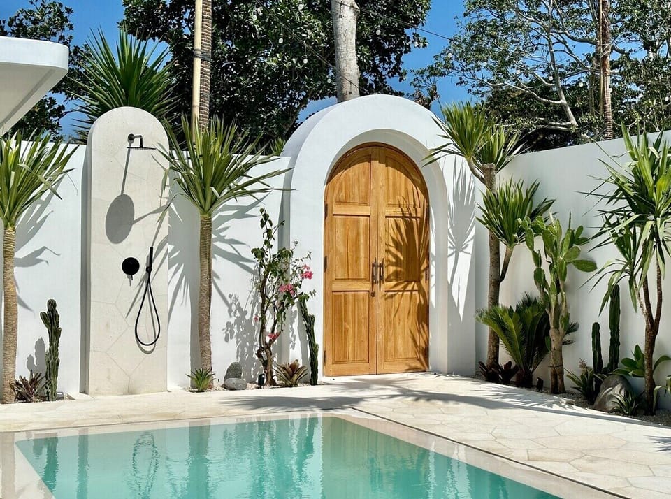 Entrance to the villa with an outdoor shower