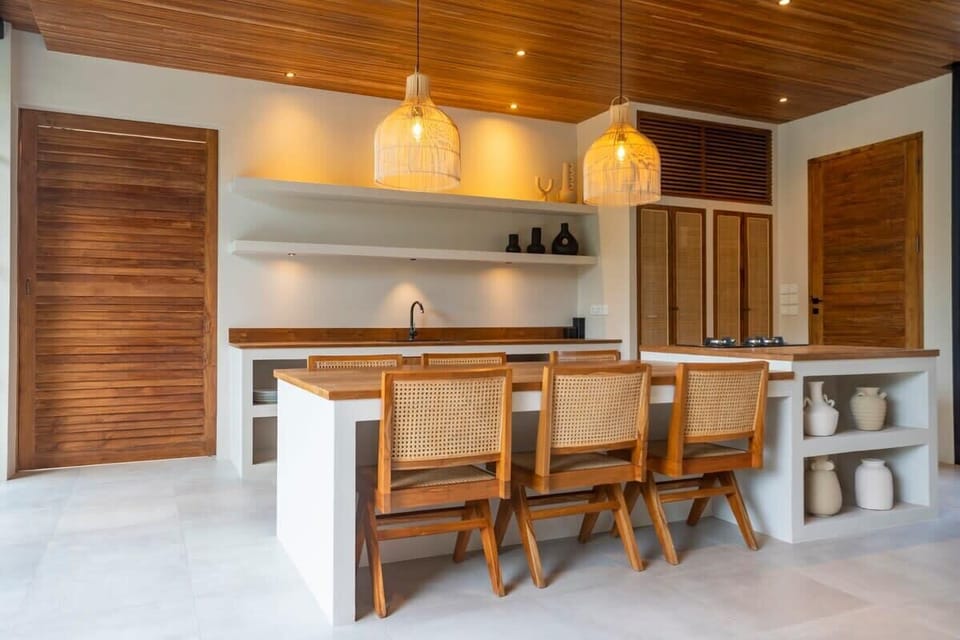 Dining table for 6 people