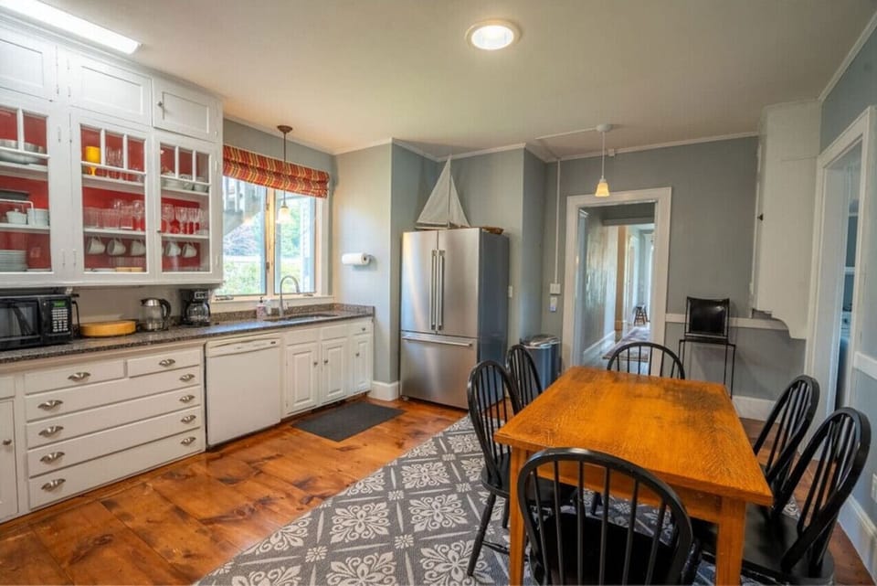 Main House Spacious Kitchen
