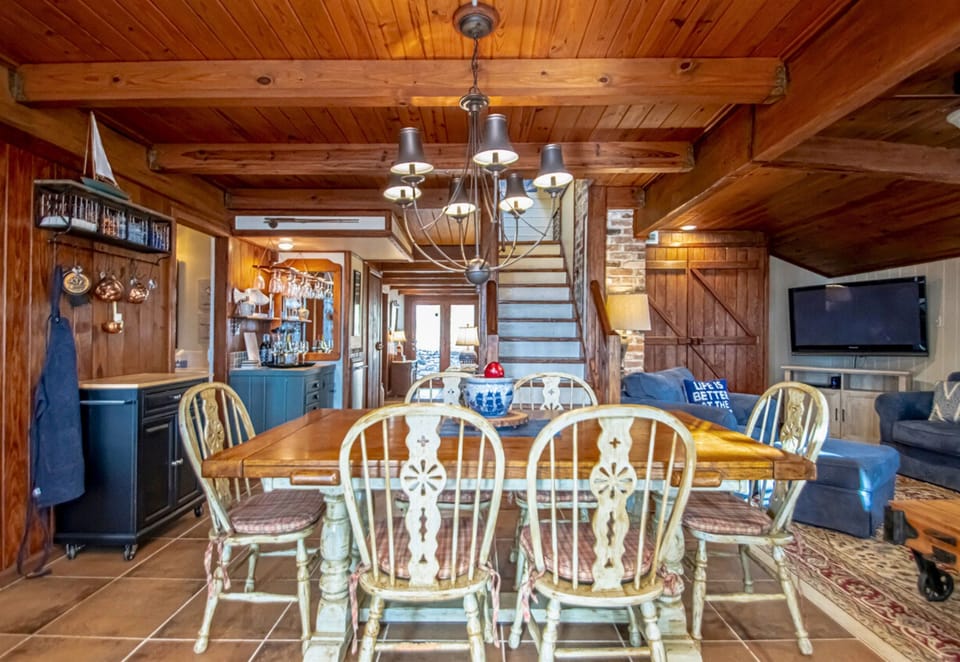 {Dining} Spacious Dining Area Opens to Two Separate Seating Areas