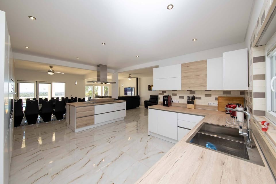 Main Villa - Kitchen (1)