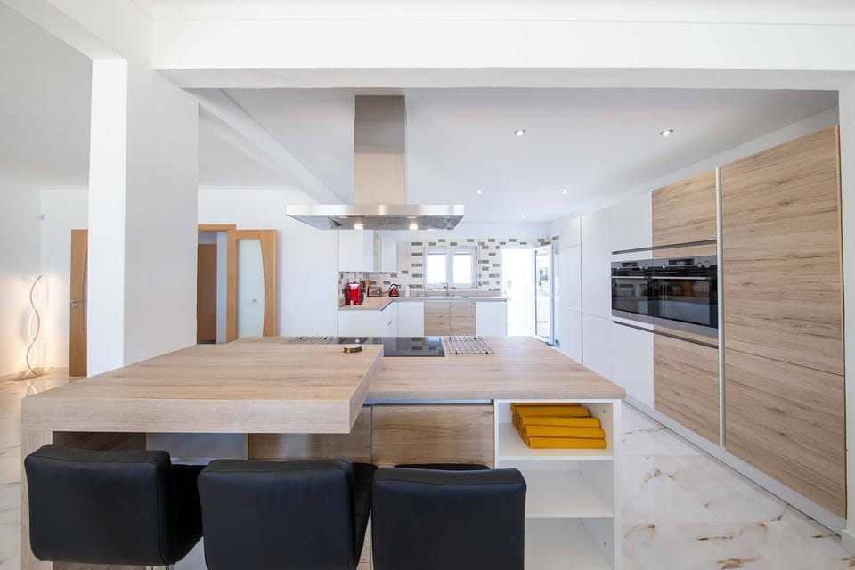 Main Villa - Kitchen (2)