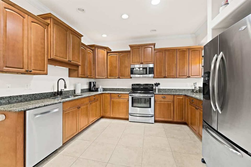Large, fully equipped kitchen
