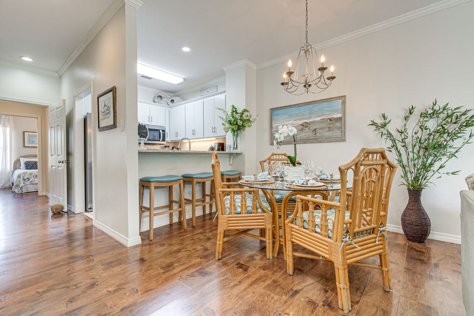 Dining Area | Dishware & Flatware Provided | Breakfast Bar w/ Additional Seating