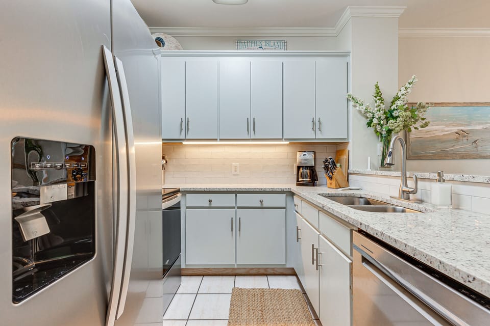 Kitchen | Equipped w/ Cooking Basics
