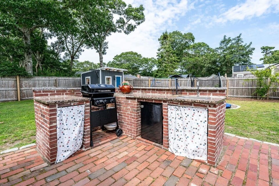 Outdoor kitchen