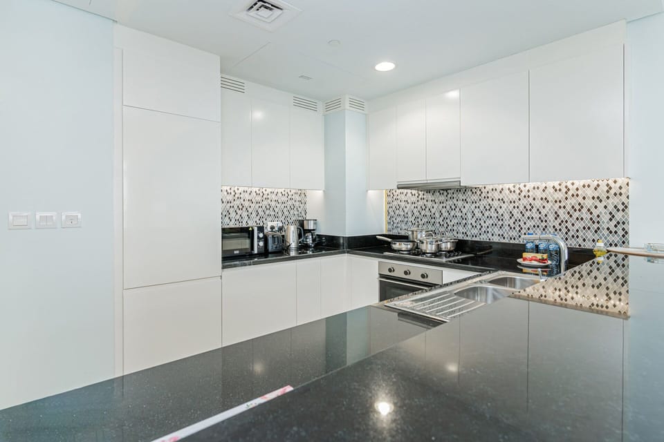 Fully equipped kitchen.