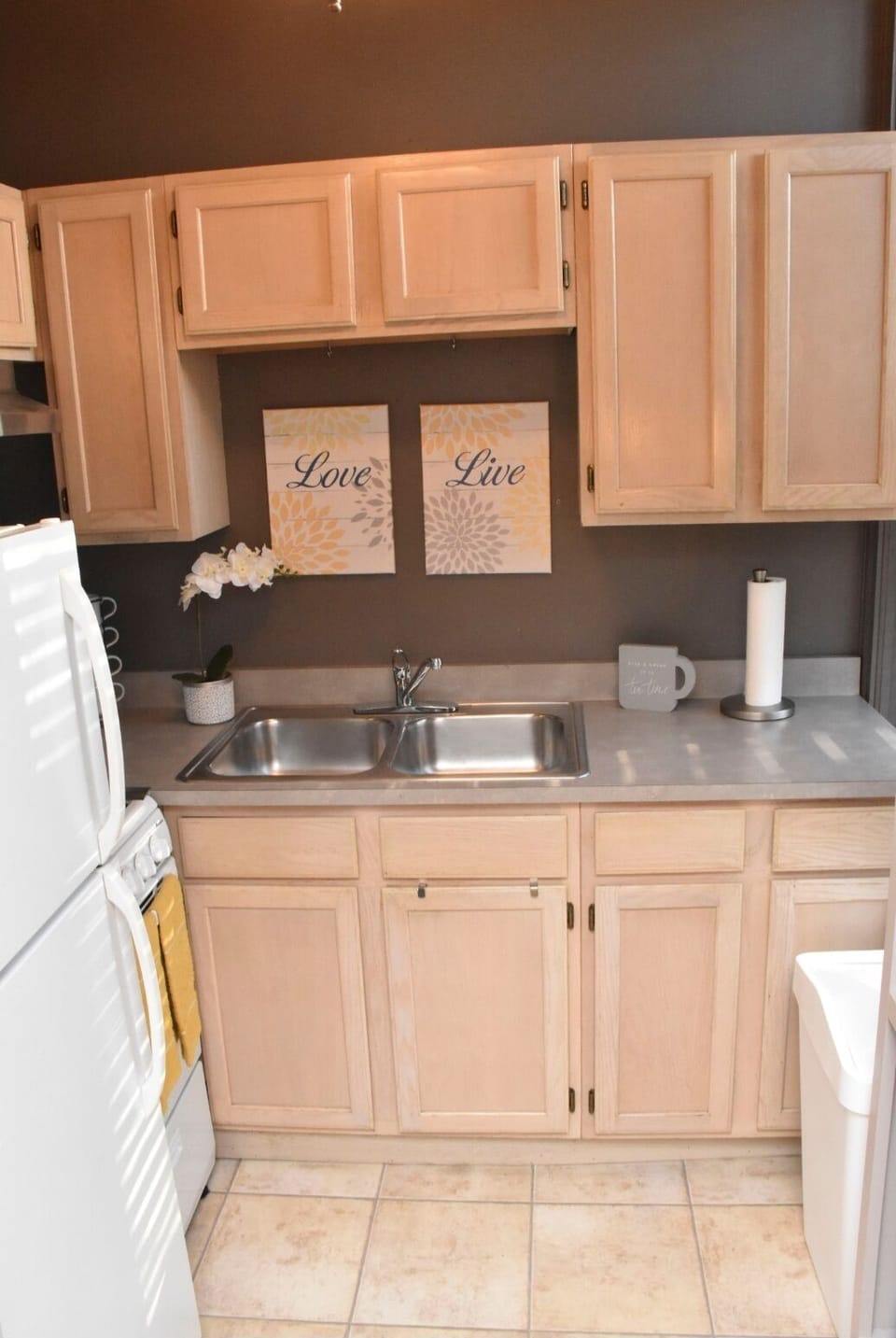Kitchen w/Gas Range