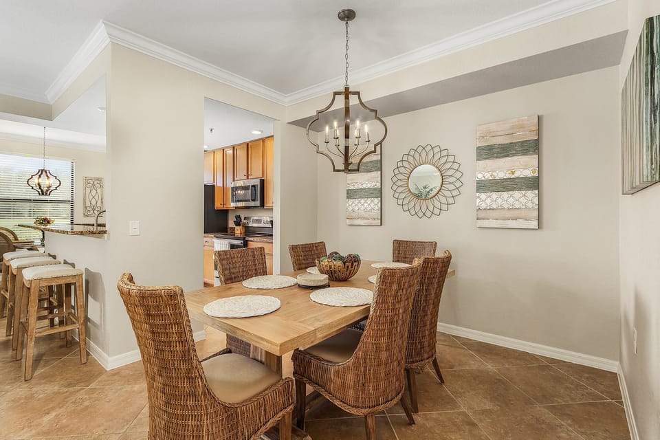 Dining Area Seats 6