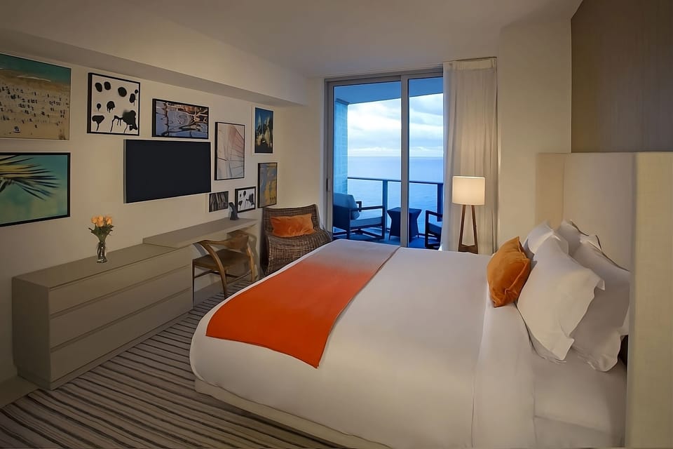 Unit with Queen size bed. Exact unit will be assigned upon arrival. Views, colors and decor may vary.