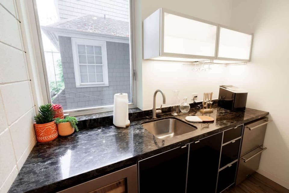 Wet bar