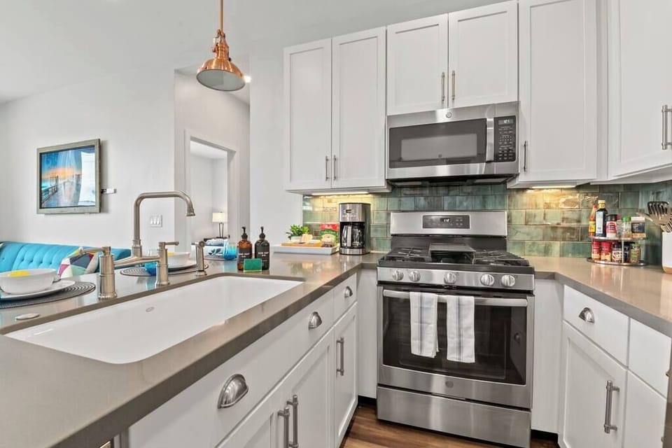Full kitchen