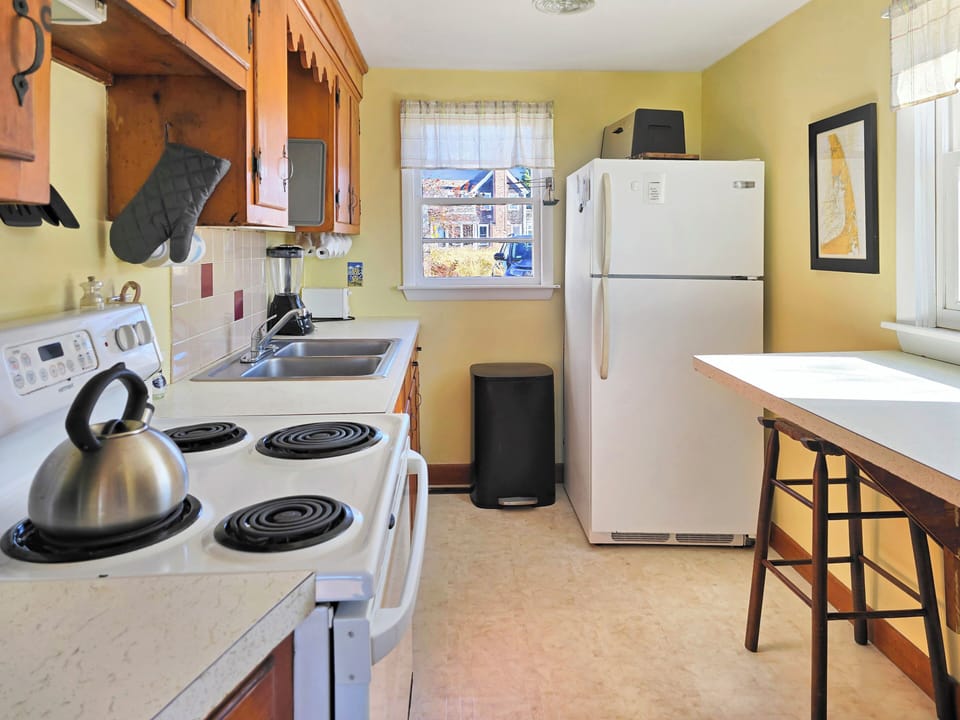 Nicely equipped kitchen