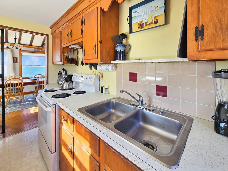 Nicely equipped kitchen