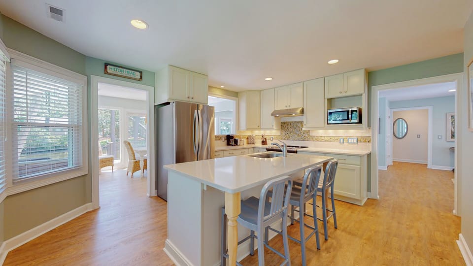 Eat-in Kitchen
