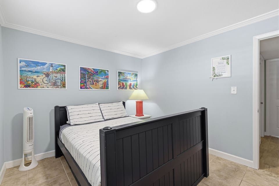 Guest bedroom
