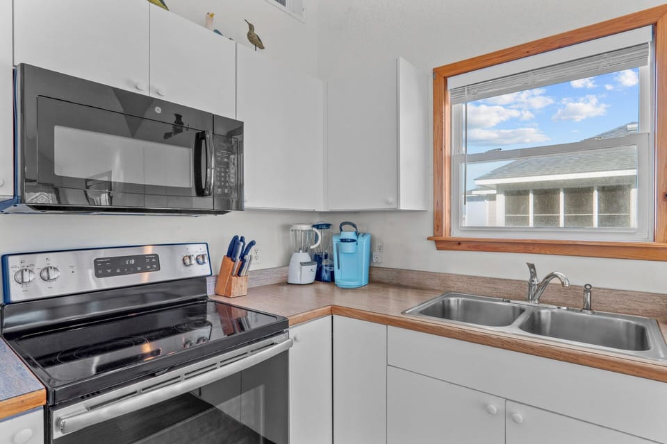 Surf or Sound Realty - 1183 - Hal-SEA-On Days - Kitchen -3