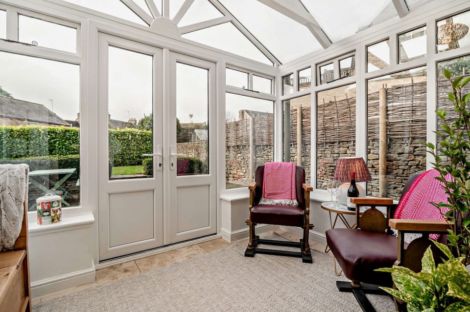 2 Bottom End Garden Room - StayCotswold