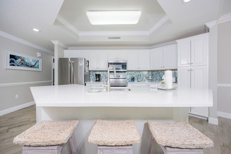 Create delicious snacks at the sleek counter while enjoying the vibrant colors of the backsplash