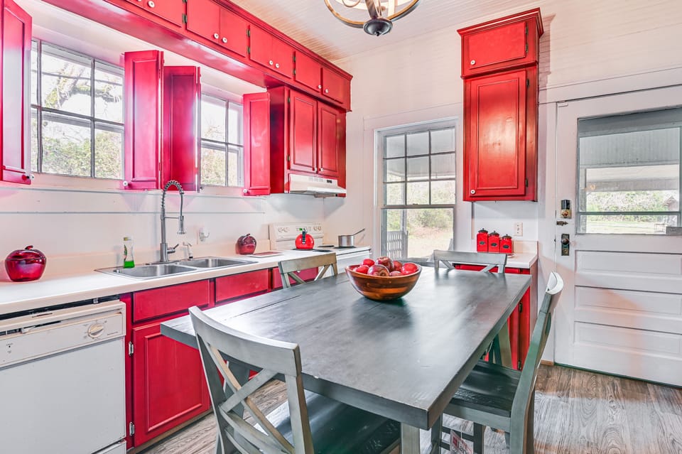 Kitchen | Dining Area | Dishwasher | Cooking Basics