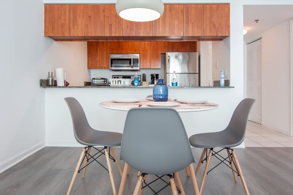 Kitchen & dining area