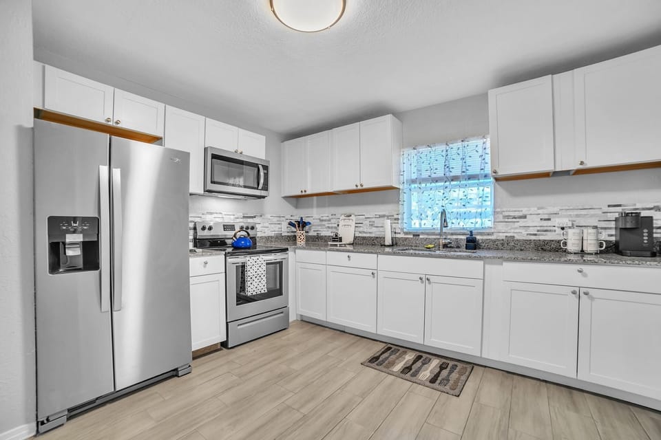 Indoors, Kitchen, Refrigerator, Microwave, Oven