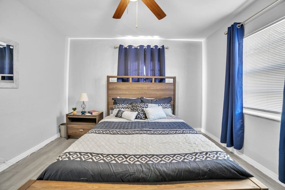 Indoors, Furniture, Home Decor, Bed, Bedroom