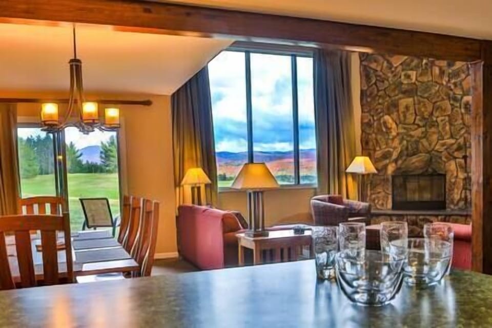 Dining Room and Living Room both with magnificent Mountain View’s!