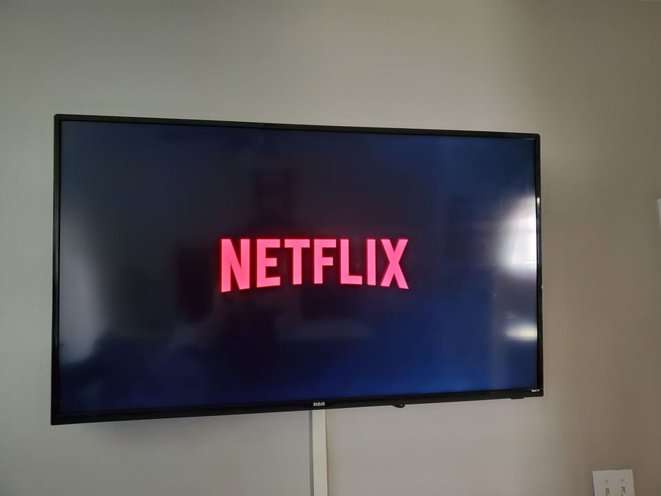 Master Bedroom Smart TV has Utube TV and local channels 