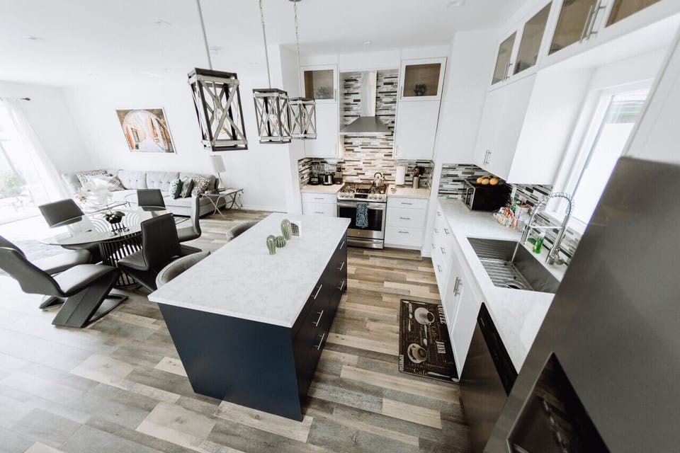 KITCHEN & DINING AREA