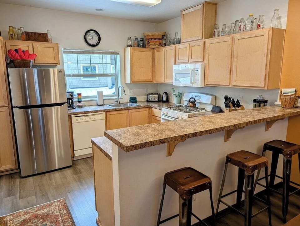 Fully equipped kitchen great for cooking meals for the whole group