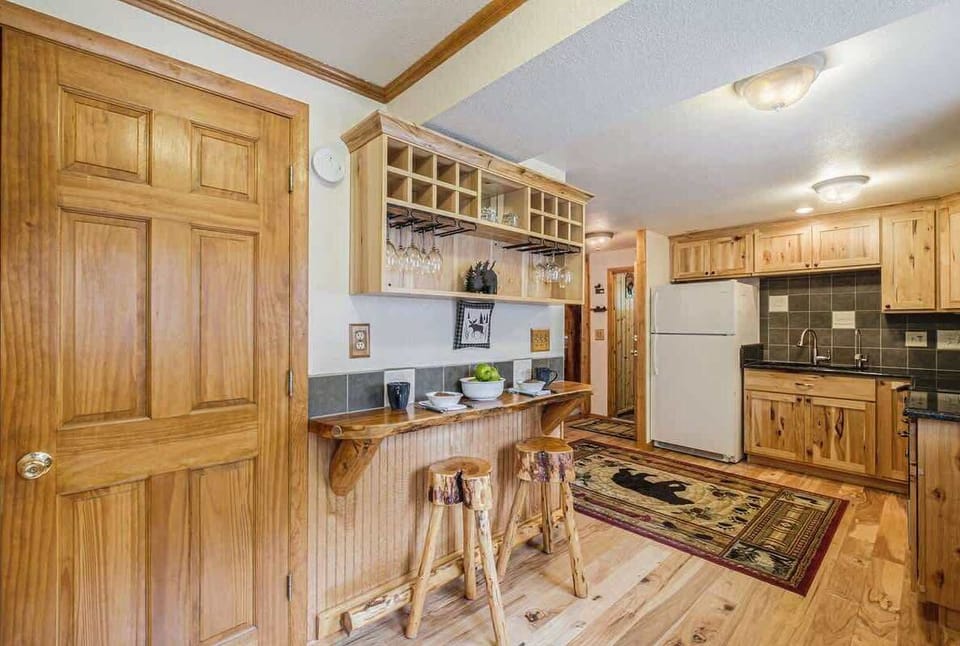 Cook up your favorite dishes in the cabin's full kitchen.