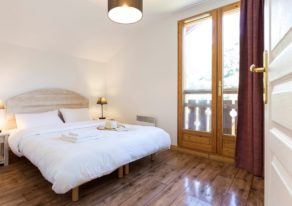Drift to sleep in this comfortable double bed.