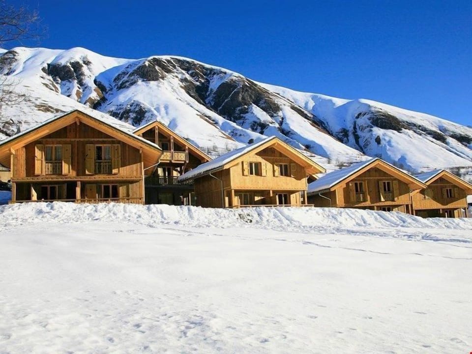 We offer a holiday in the French Alps with access to 120km of wonderful skiing