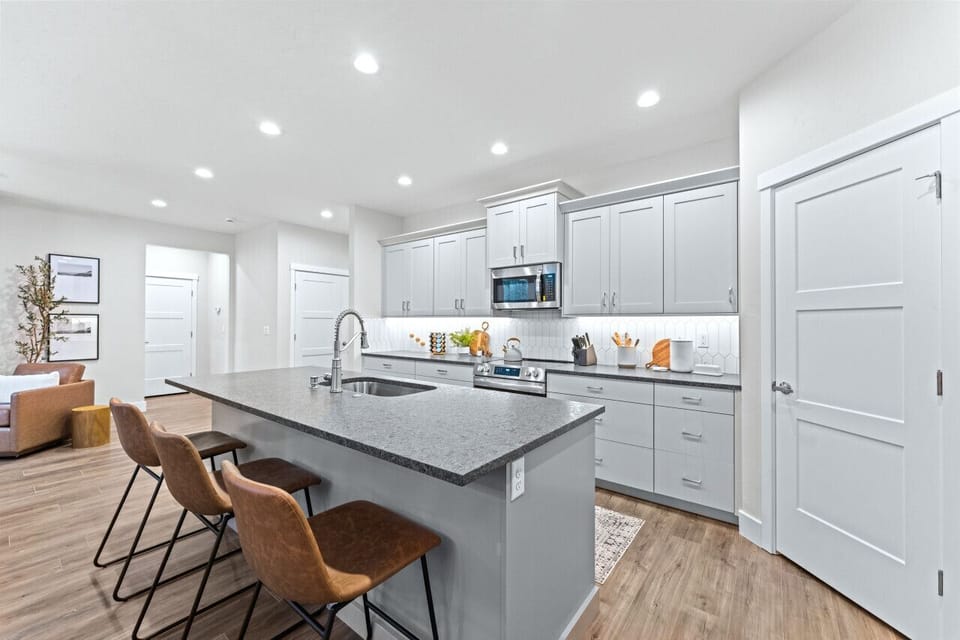 Bright & Modern Kitchen