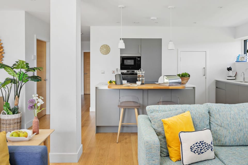 Kitchen island, built in microwave -  1 The Vista, Willingcott