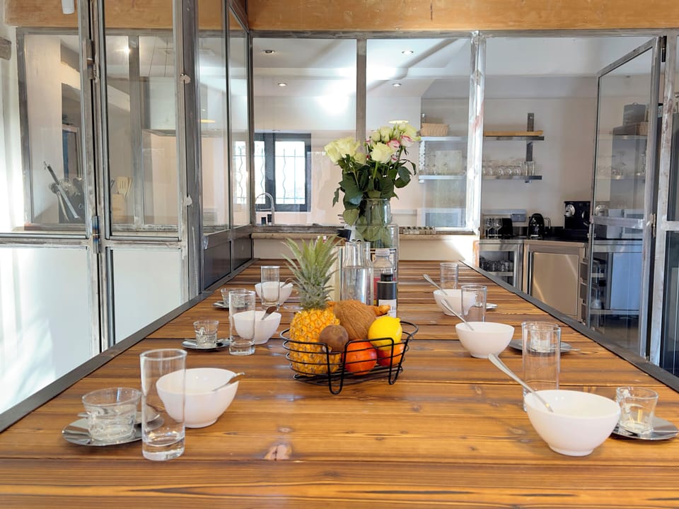 The breakfast table