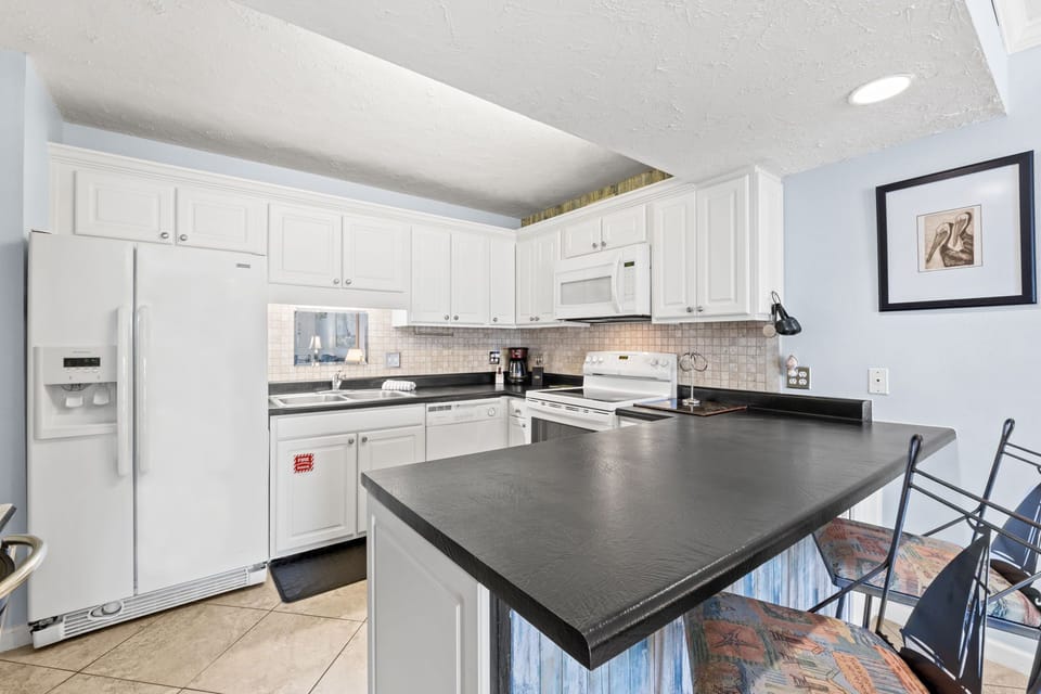 Kitchen - Breakfast Bar - Fully Equipped