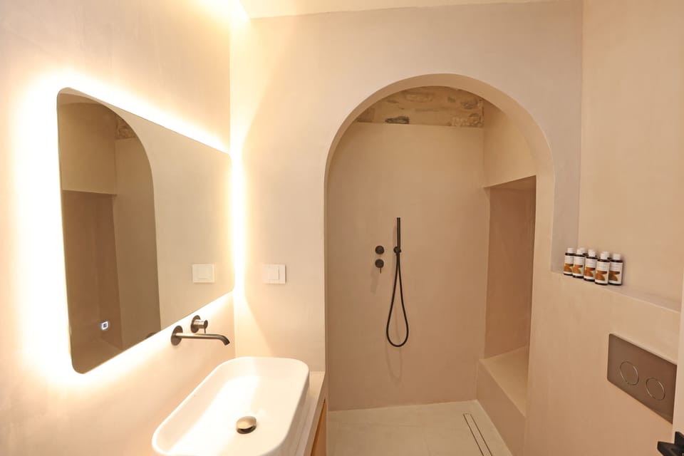 Second ensuite bathroom