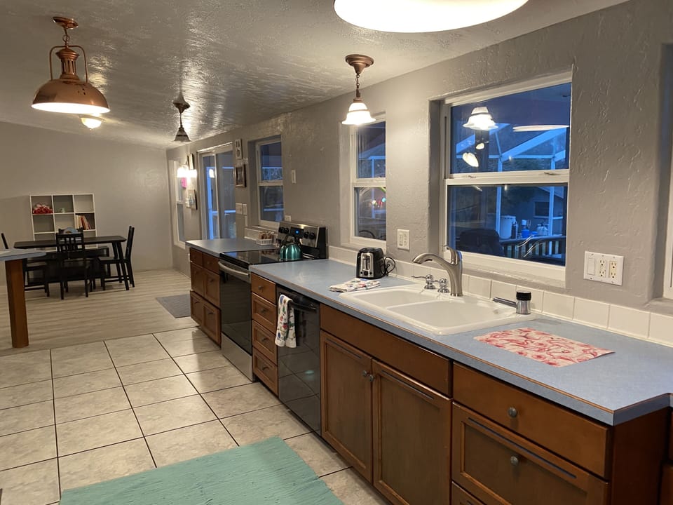 Kitchen flows to Dining 