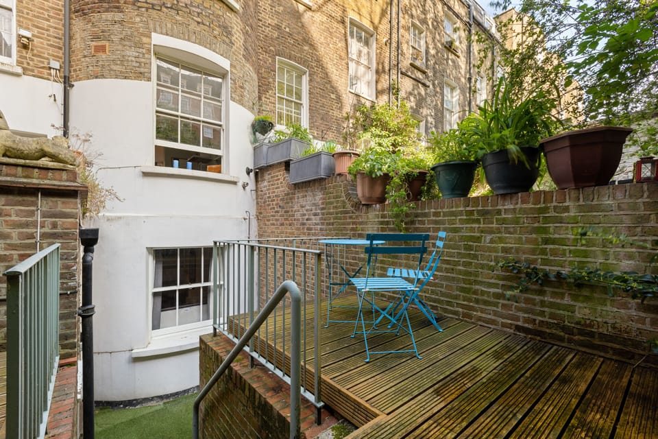 Secluded private patio to enjoy your meals