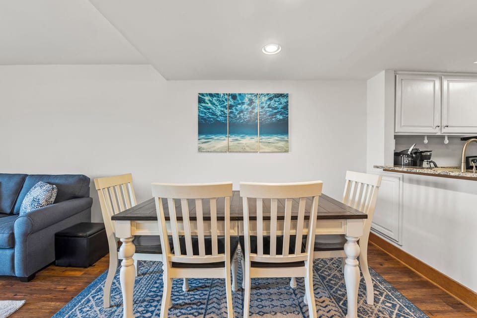 QA3: Sea Mist | Mid Level Dining Area